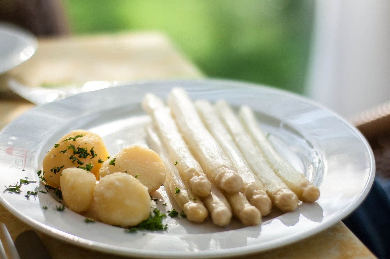 Spargel - königliches Gemüse Bild von Mahdi Fleckner auf Pixabay